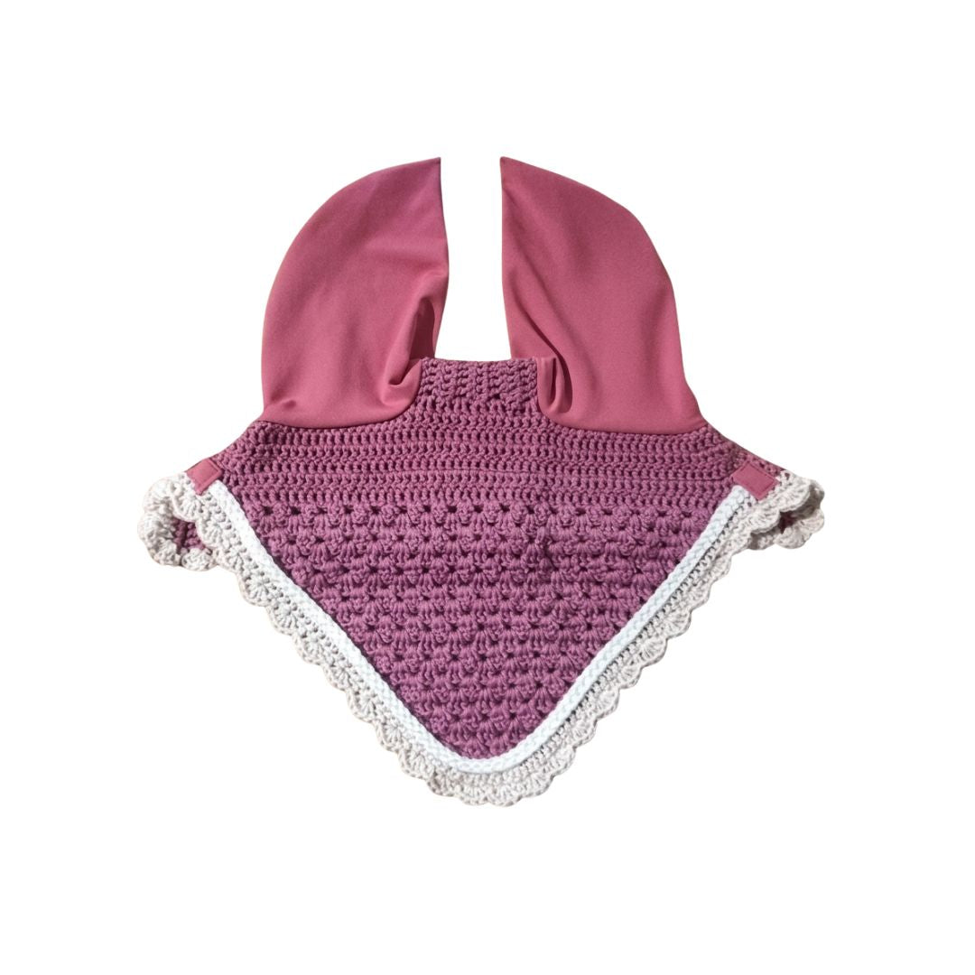 W&W Ear Veil for horses, combining a neat equestrian appearance with light protection from flies around the ears.